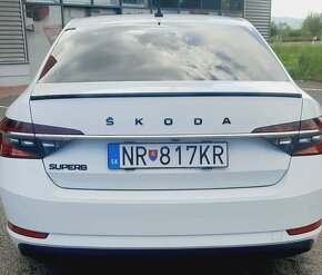 SKODA SUPERB 3 spoiler kridlo lipko na kufor - 15