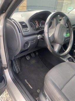 Škoda Roomster 1.6TDI 77kw 2010 Pano,Tažne,R17 - 15