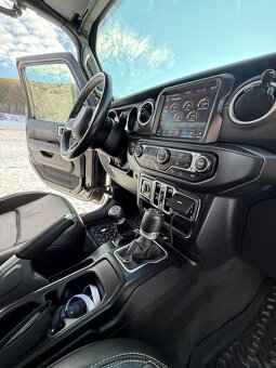 Jeep Wrangler Unlimited Trail Rated - 15