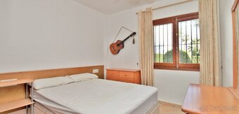 Zařízený apartmán 3+kk u golfového hřiště ORIHUELA COSTA - 15