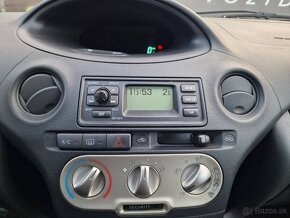 Toyota Yaris 1.0 VVT-i - 15