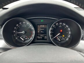 Superb Combi 2,0 TDI CR 4x4 170k Elegance M6 Webasto - 15