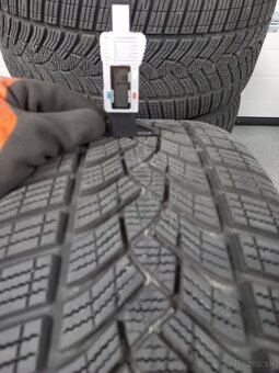 BMW 4 G26 i4 zimní sada M858 Goodyear 245/45 R18 TOP stav - 15