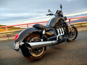 TRIUMPH ROCKET III -MATT PHANTOM BLACK-SLOVENSKA-1 MAJITEL - 15