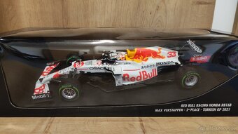 Max Verstappen - Red Bull Racing - Minichamps white 1:18 - 15