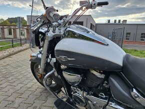 Suzuki Intruder - 15