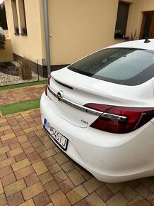 Predám Opel Insignia Cosmo 2,0 CDTI  Hatchback diesiel - 15