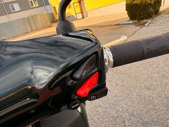 2022 PIAGGIO VESPA 300 GTS HPE RACING SIXTIES 3000 km - 15