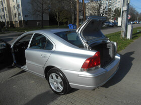 Volvo S60 2.4D Summum A/T - AJ NA SPLÁTKY - 15