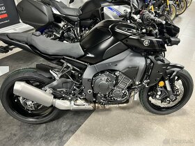 Yamaha MT-10 Čierna akcia - 15