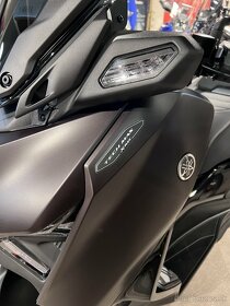 Yamaha Xmax 125 Tech Max DARK Magma a aj čierny - 15