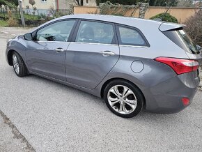 Hyundai i30 CW - 15