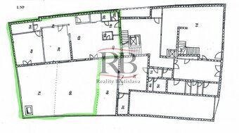 Kancelárske priestory s vysokými stropmi a súkromným dvorom  - 15