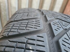 Špičkové zimné pneu Pirelli - 235/65 r17 104H - 15