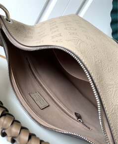 Louis Vuitton Beaubourg Hobo Bags - 15