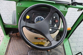 Traktor John Deere 2032R - 15