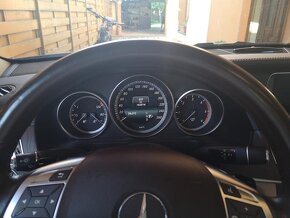 Mercedes-Benz E 350 Bluetec 4MATIC sedan - 15