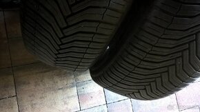 ZIMNÉ 235/65 R17 4 ks NEXEN 6 mm  a 2 ks MICHELIN cca 6-7 mm - 15