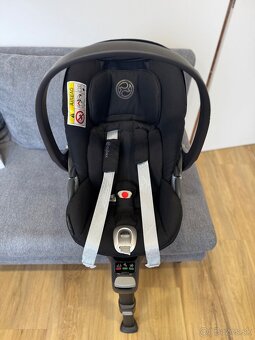 Autosedačka  Cybex Cloud Z i-size plus deep black  s bázou - 15