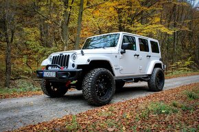 Jeep Wrangler Unlimited 3.6L V6 VVT SAHARA A/T - 15