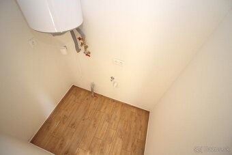 PREDAJ Novostavba s vírivkou Dvorec s pozem. 336m² - 15