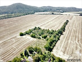 Na predaj stavebný pozemok v obci Prašník, vzdialený 14km od - 15