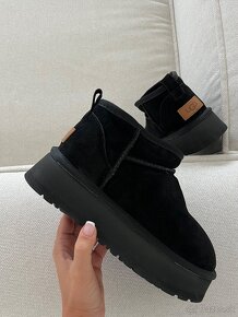 Čierne Ugg platform mini dámske čizmy - 15