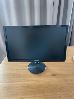 PC a LCD monitory - 15