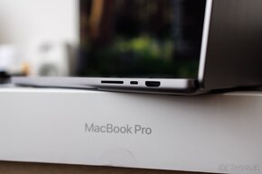 MacBook Pro M2 PRO 16" 16GB/512GB Perfektný stav - 15