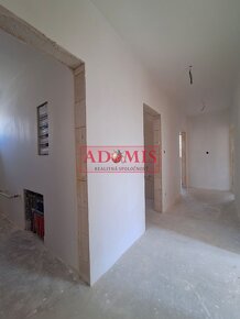 Predáme 4izbový bungalov 140m2 Cestice, obecná voda, ČOV, le - 16