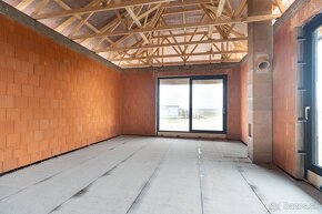 NA PREDAJ 4 IZBOVÝ BUNGALOV S KRÁSNYM POZEMKOM | 588m² | PER - 16