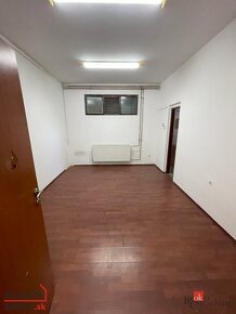 PRENÁJOM: Sklad, hala 861m2 + zázemie 220 m2, rampa - 16