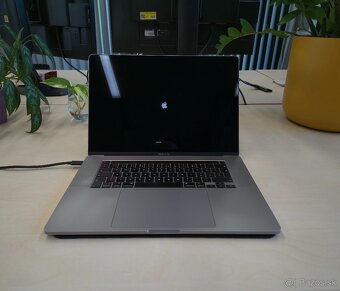 P: MacBook Pro 16" SK Space Gray - 16GB, 1TB, 5500M, 900e - 16