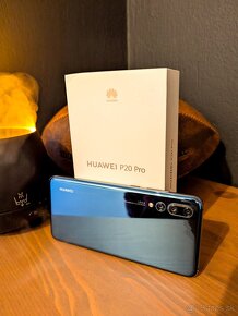 Huawei P20 Pro Midnight Blue so slúchadlami - 16