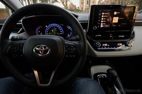 Toyota Corolla combi hybrid -1,8 Comfort Tech 90kW 9/2022 - 16