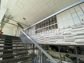 Na prenájom  pekný obchodný priestor o rozlohe 250m2 v Rimav - 16