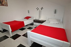 CHORVÁTSKO - Dom so 6 apartmánmi, 1.rad od mora - VODICE, SR - 16