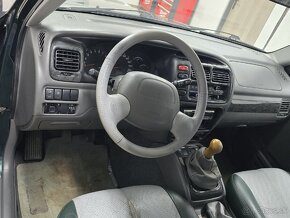 Suzuki Vitara 2.5 V6 - 16