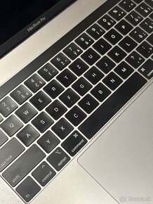 Macbook pro 15 CTOI9 8 jadro, 2019 1000GB 1TB SSD - 16