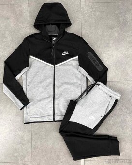 Nike Tech Fleece - 16