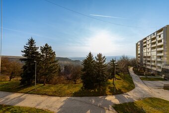 PREDAJ 1,5izbový byt so zasklennou loggiou - 16