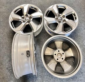 5x114,3 R18 TOYOTA RAV4 5.Gen. ORIGINÁL alu ET35 - 16