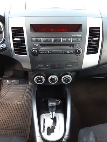 Mitsubishi Outlander 2.4 MIVEC CVT/AT Instyle 4WD 7Miestne - 16