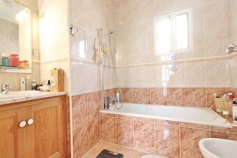 k prodeji dvoupodlažní rodinný dům 4+kk o rozloze 82 m², ESP - 16