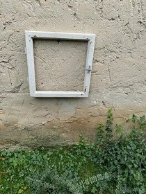 Starý drevený okenný rám - 16