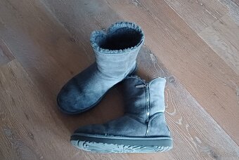 Kožené snehule Classic UGG šede s prímesou vlny - 16