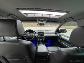 VW Touareg 3.0TDI 176kw vzduch,koža,šiber - 16