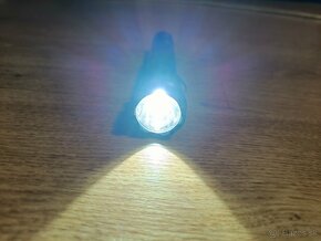 Výkonné LED svietidlo, baterka + zdarma vid. text. - 16