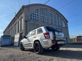 Jeep Grand Cherokee SRT8 6.1 Hemi V8 - 16