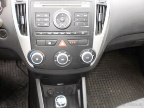 Kia Ceed SW 1,6TDi 66kW M6 r.2010 - 16